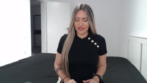 EvaBomb online show from February 3, 8:57 pm