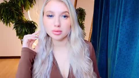 Eva  online show from March 25, 2:50 am