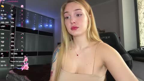 evacarter1 online show from November 18, 10:05 am