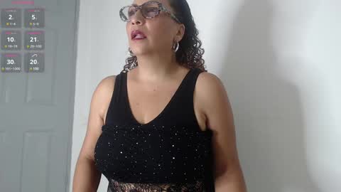 Snapshot of evamills1 chatting on December 4, 7:23 pm Eva Mills online show from December 4, 7:23 pm