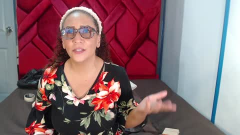 Snapshot of evamills1 chatting on December 17, 8:21 pm Eva Mills online show from December 17, 8:21 pm
