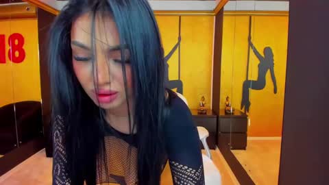 Snapshot of evanew_ chatting on December 22, 6:37 pm Eva online show from December 22, 6:37 pm