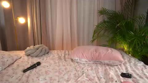 evaorion_ online show from June 12, 8:50 pm