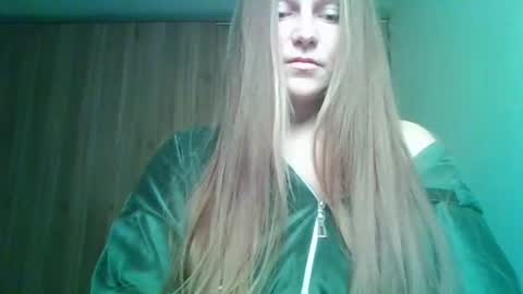 evasapples2026 online show from February 12, 11:28 pm