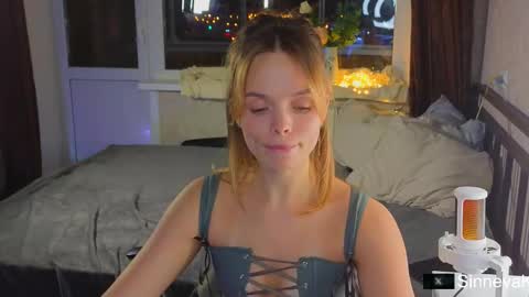 Snapshot of evasinn_ chatting on October 3, 5:29 pm Eva online show from October 3, 5:29 pm