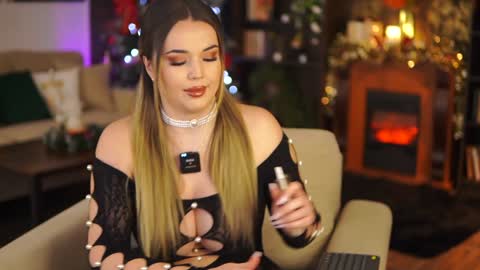 Snapshot of evasunderland chatting on January 4, 8:05 pm Eva online show from January 4, 8:05 pm