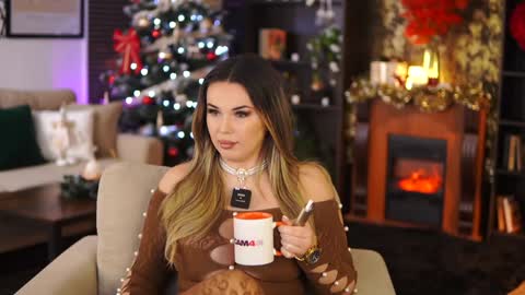 Snapshot of evasunderland chatting on December 8, 8:47 pm Eva online show from December 8, 8:47 pm
