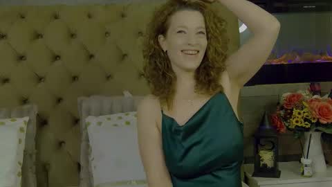 EveHamilton online show from December 5, 8:21 pm