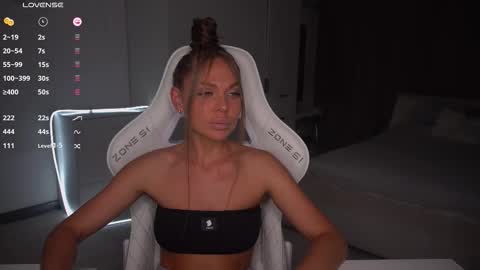 Snapshot of evelina_fox chatting on October 8, 3:16 pm Evelina online show from October 8, 3:16 pm