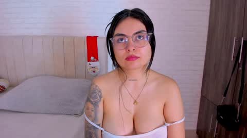 Snapshot of evelyn_candy chatting on December 21, 6:33 pm EVE online show from December 21, 6:33 pm