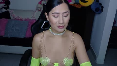 Snapshot of evelyn_ch_ chatting on October 16, 11:02 am Evelyn online show from October 16, 11:02 am