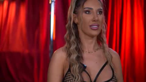 Evelyn online show from November 17, 7:36 pm