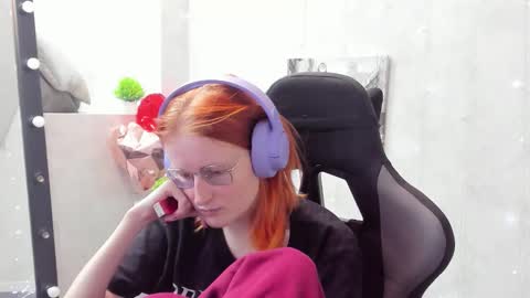 Elizabeth online show from March 3, 6:14 pm