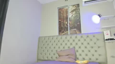 evelyn_jones__ online show from October 3, 2:22 pm