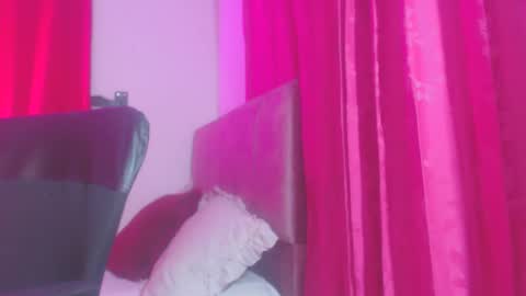 Evelyn Sandoval online show from December 18, 2:27 am