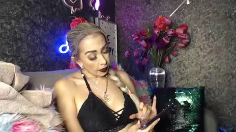 Snapshot of evelynagrey chatting on January 20, 12:49 pm EvelynaGrey online show from January 20, 12:49 pm