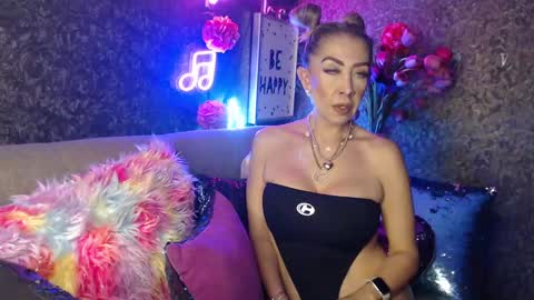 Snapshot of evelynagrey chatting on January 18, 3:09 am EvelynaGrey online show from January 18, 3:09 am