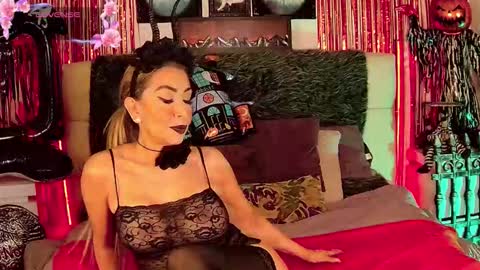 Snapshot of evelynagrey chatting on October 14, 9:34 am EvelynaGrey online show from October 14, 9:34 am