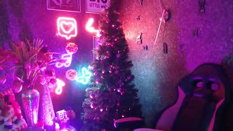 Snapshot of evelynagrey chatting on December 19, 4:34 am EvelynaGrey online show from December 19, 4:34 am