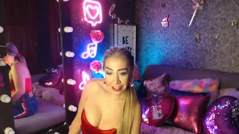 Snapshot of evelynagrey chatting on December 11, 11:54 pm EvelynaGrey online show from December 11, 11:54 pm