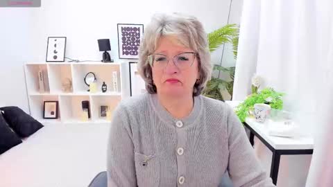 Evelyn online show from November 17, 5:08 am