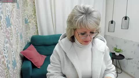 Evelyn online show from June 2, 5:08 am