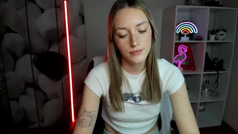 evelynblond online show from December 19, 2:31 pm