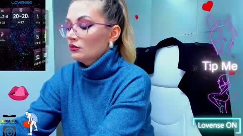 evelyne_rose online show from October 18, 7:33 am