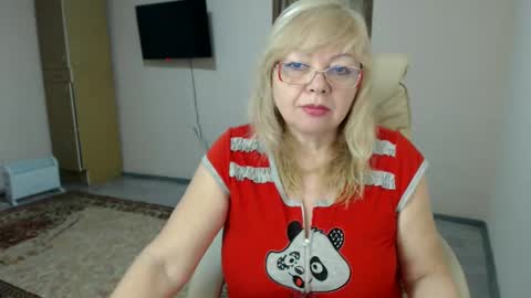Snapshot of evelynloveshy chatting on February 28, 9:12 pm BarbaraBlondy online show from February 28, 9:12 pm