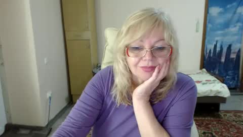 Snapshot of evelynloveshy chatting on February 7, 8:20 pm BarbaraBlondy online show from February 7, 8:20 pm