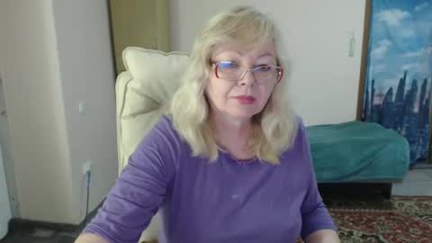 Snapshot of evelynloveshy chatting on February 10, 7:04 am BarbaraBlondy online show from February 10, 7:04 am