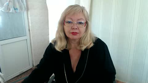 Snapshot of evelynloveshy chatting on September 26, 10:35 am BarbaraBlondy online show from September 26, 10:35 am
