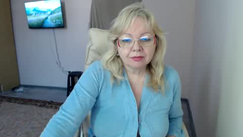 Snapshot of evelynloveshy chatting on February 27, 10:59 am BarbaraBlondy online show from February 27, 10:59 am