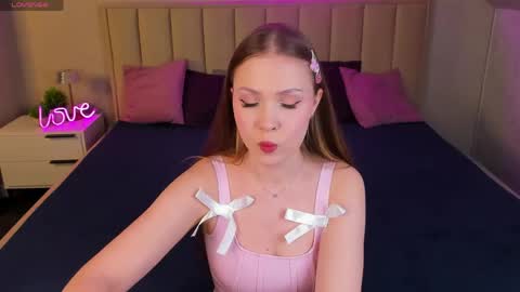 Evelyn online show from May 12, 9:28 am