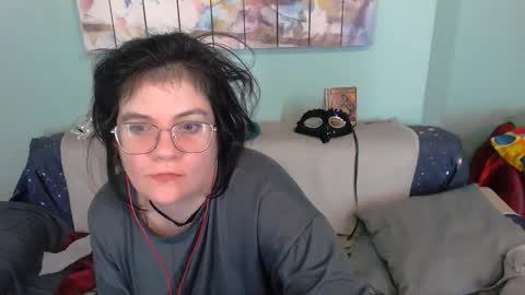 Everly online show from December 22, 6:33 pm