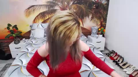 Snapshot of eviajoness chatting on February 5, 10:12 pm Evia online show from February 5, 10:12 pm