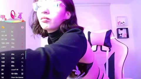 Snapshot of evie_cloud chatting on February 19, 2:01 am Evie Cloud online show from February 19, 2:01 am