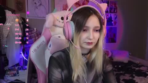 Snapshot of evie_rosen chatting on February 6, 9:06 pm Evie online show from February 6, 9:06 pm