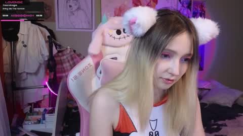 Snapshot of evie_rosen chatting on February 12, 8:29 pm Evie online show from February 12, 8:29 pm