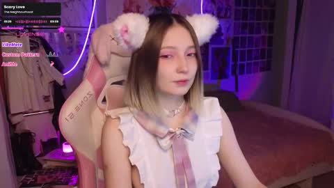 Snapshot of evie_rosen chatting on October 2, 9:09 pm Evie online show from October 2, 9:09 pm