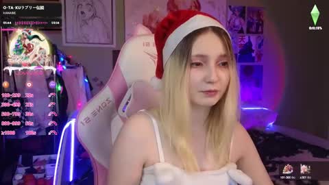 Snapshot of evie_rosen chatting on December 23, 8:36 pm Evie online show from December 23, 8:36 pm