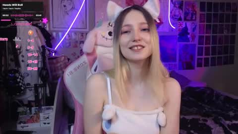 Snapshot of evie_rosen chatting on March 1, 8:10 pm Evie online show from March 1, 8:10 pm