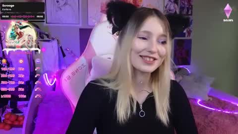 Snapshot of evie_rosen chatting on December 20, 8:23 pm Evie online show from December 20, 8:23 pm