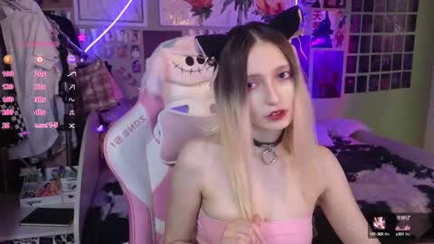 Snapshot of evie_rosen chatting on February 22, 9:10 pm Evie online show from February 22, 9:10 pm