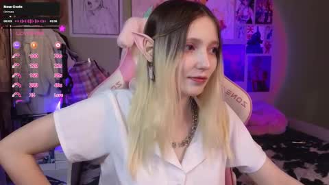 Snapshot of evie_rosen chatting on February 8, 12:38 am Evie online show from February 8, 12:38 am