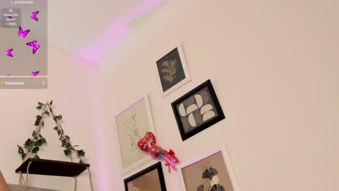 Snapshot of evieh1_ chatting on January 22, 9:35 am Ivi Alejandra online show from January 22, 9:35 am