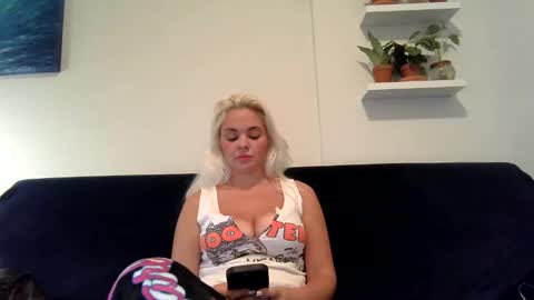 Badblondebunny online show from December 26, 10:31 pm