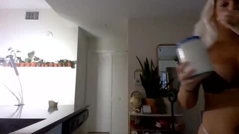 Badblondebunny online show from October 28, 11:42 pm