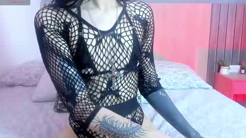 evilraven_ online show from November 26, 8:43 pm