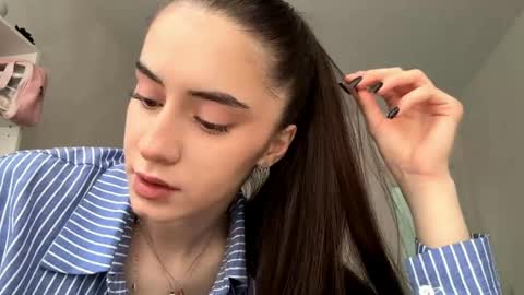Chloe online show from May 25, 2:38 pm